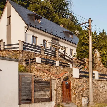 Melior Krumlov בית הארחה